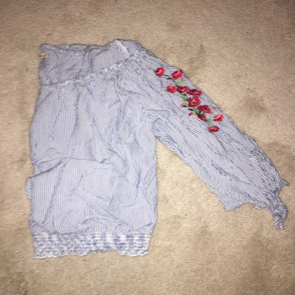 Hollister Off the shoulder top - Picture 1 of 1